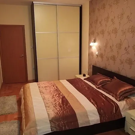 Brown - Center Apartment Ni