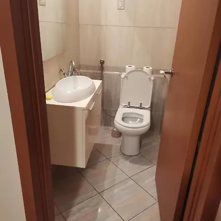 Brown - Center Apartment Ni